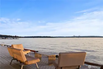 Enjoy your beverage of choice on the shared dock, or pull up your boat and pick up your friends and family.