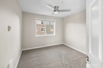 2nd bedroom with ceiling fan.