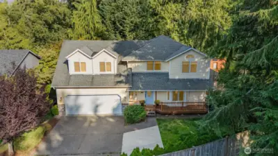 Charming Lake Stevens Retreat nestled on a 1/4 acre!