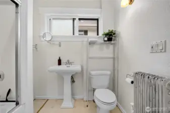 Plent of natural light flowing through upstairs full bathroom.