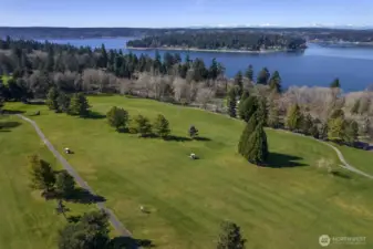 Nearby Vashon Golf, Tennis & Swim Club and Sandpiper Restaurant.
