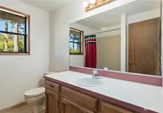 Upper full bathroom next to the bedrooms. See virtual tour link for interactive floorplans and 3D walkthrough video.