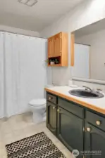 Guest bath shared by the two additional bedrooms.