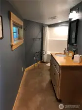 Full bathroom in studio