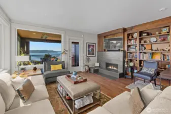 Spacious livingroom.