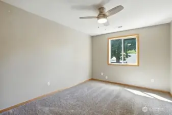 bedroom 3-ceiling fan