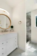 Junior suite bath