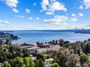 Ideal location walking to Juanita Village & Juanita Beach