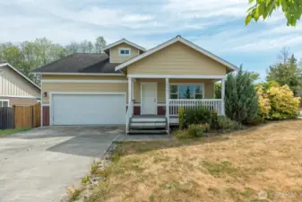3 bed / 2.5 bath home on spacious corner lot in Copper Station