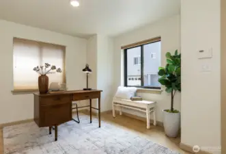 Entry floor office/flex space