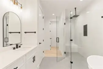 Primart Suite Bath