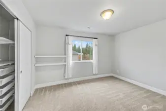 Second upstairs guest bedroom.