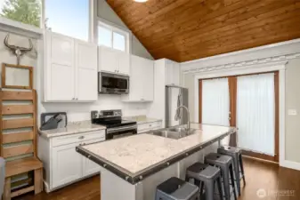 Kitchen w/SS appliances