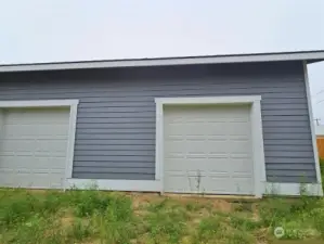 Detached 400 sqft Oversize garage