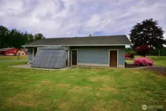 Shop/Garage