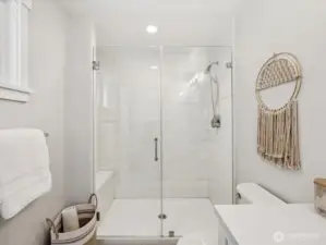Primary en-suite