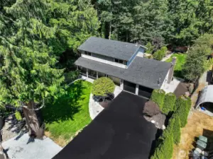 Expansive driveway for all your needs