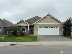 Welcome to this spacious home with 2 car garage in the lovely Farmington 55 community.