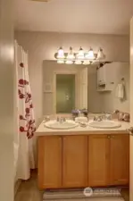 Dual sinks in Main bathroom