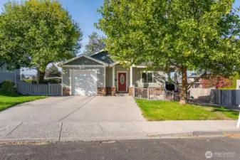 Over 1300 sq ft in this 3 bed 2 bath home!