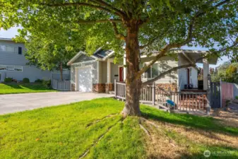 Well cared for and maintained, this home is ready for you!