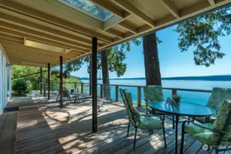 Sprawling deck with Birdseye view of the marine life.