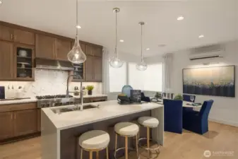 Photos of the Kinney model home for illustration purposes only & are not of the Kinney available for purchase. Home selections will vary.