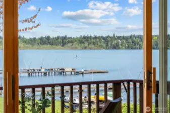 From early-morning row teams to casual paddle boarders and avid water skiers and wake surfers, there's never a dull moment on Lake Sammamish.