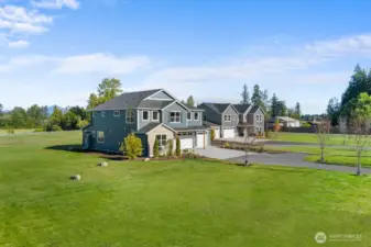 Photographs are for illustrative purposes only. Features, finishes, interior/exterior colors, landscaping and floorplan shown may vary from actual homes built.