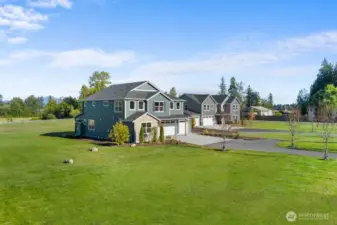 Photographs are for illustrative purposes only. Features, finishes, interior/exterior colors, landscaping and floorplan shown may vary from actual homes built.