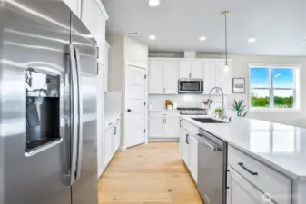 Photographs are for illustrative purposes only. Features, finishes, interior/exterior colors, landscaping and floorplan shown may vary from actual homes built.
