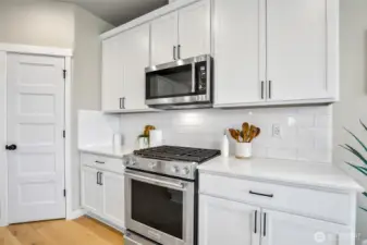Photographs are for illustrative purposes only. Features, finishes, interior/exterior colors, landscaping and floorplan shown may vary from actual homes built.