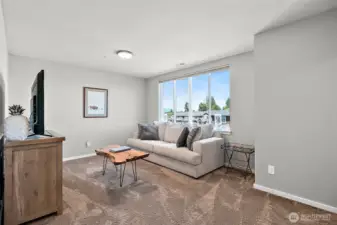 Large sitting area / loft upstairs.