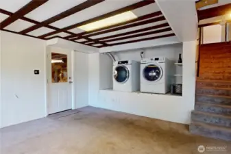 Laundry area - washer and dryer stay!