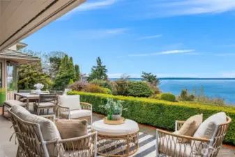 The outdoor entertaining, indoor/outdoor flow is incredible.