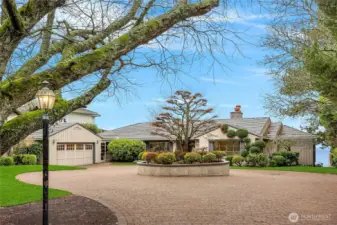 Entering the turnaround drive at the home.