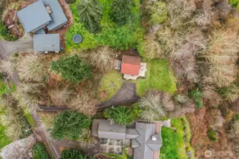 Set in a view neigbhorhood with lots of trees to ensure prvacy.