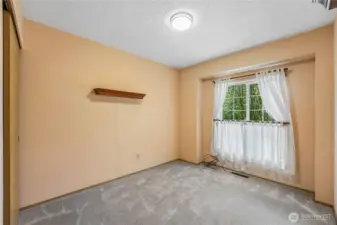Second bedroom.
