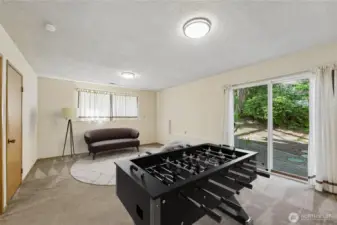 Large bonus room on lower level. Virtually staged.