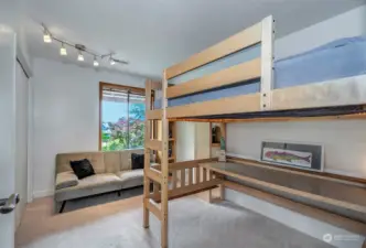 2nd bedroom. Loft bed can stay.