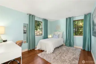 Upper Level bedroom 1