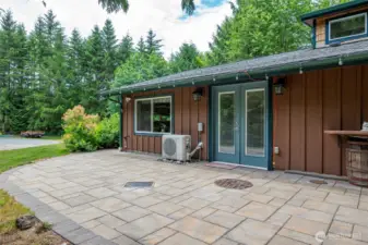 Huge entertainers patio