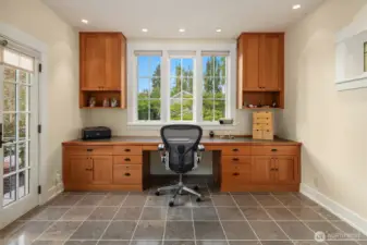 Built in office desk and cabinets for simple focus