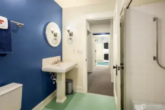Full bathroom for 3rd bedroom or guest suite