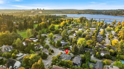 Perfect location for Lake Washington activities , East side , city access