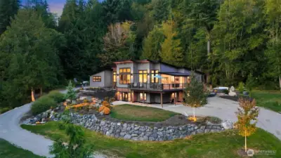Perche up on the hill with easy access on both sides