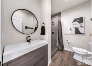 Main floor 3/4 bathroom