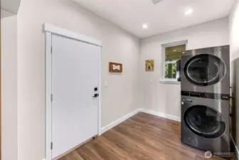 Main floor Laundry off    huge 3 car garage Garage