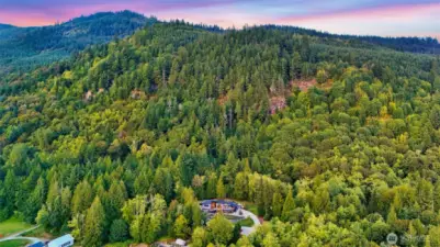 Ultimate privacy and trails up to county owned lands