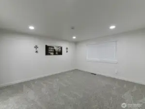 Oversized Primary room unstaged.